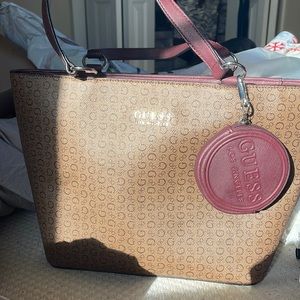 Guess tote purse medium size with coin purse